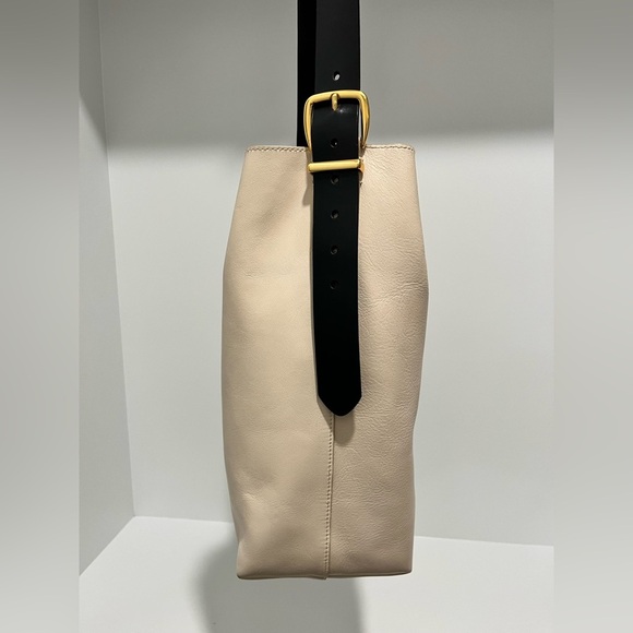 Upcycled Madewell The Essential Bucket Tote in Ecru with O-Buckle Leather Belt - Picture 5 of 13
